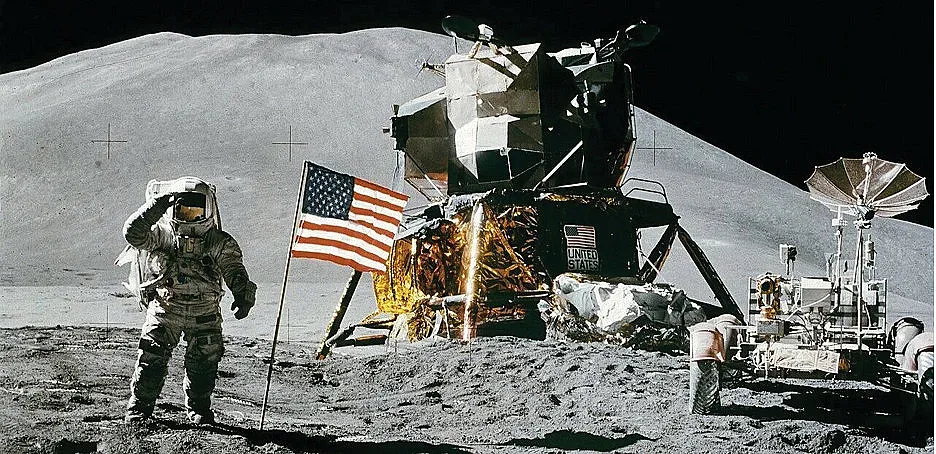 Каца ли "Аполо" 11 на Луната. 10 мита