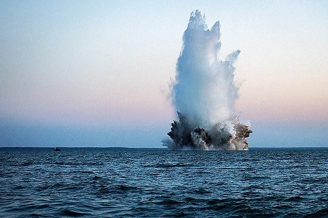 Ужас близо до България! Кораб удари мина в Черно море