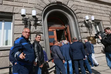 Закриха срещата с протестиращите. Инфарктни разговори в парламента