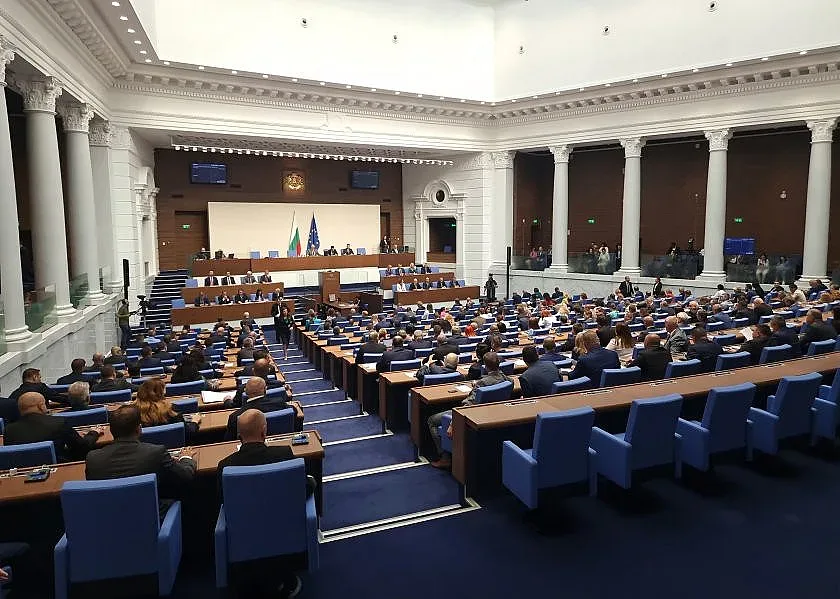 Парламентът гласува сделката с миньорите, блокадите остават