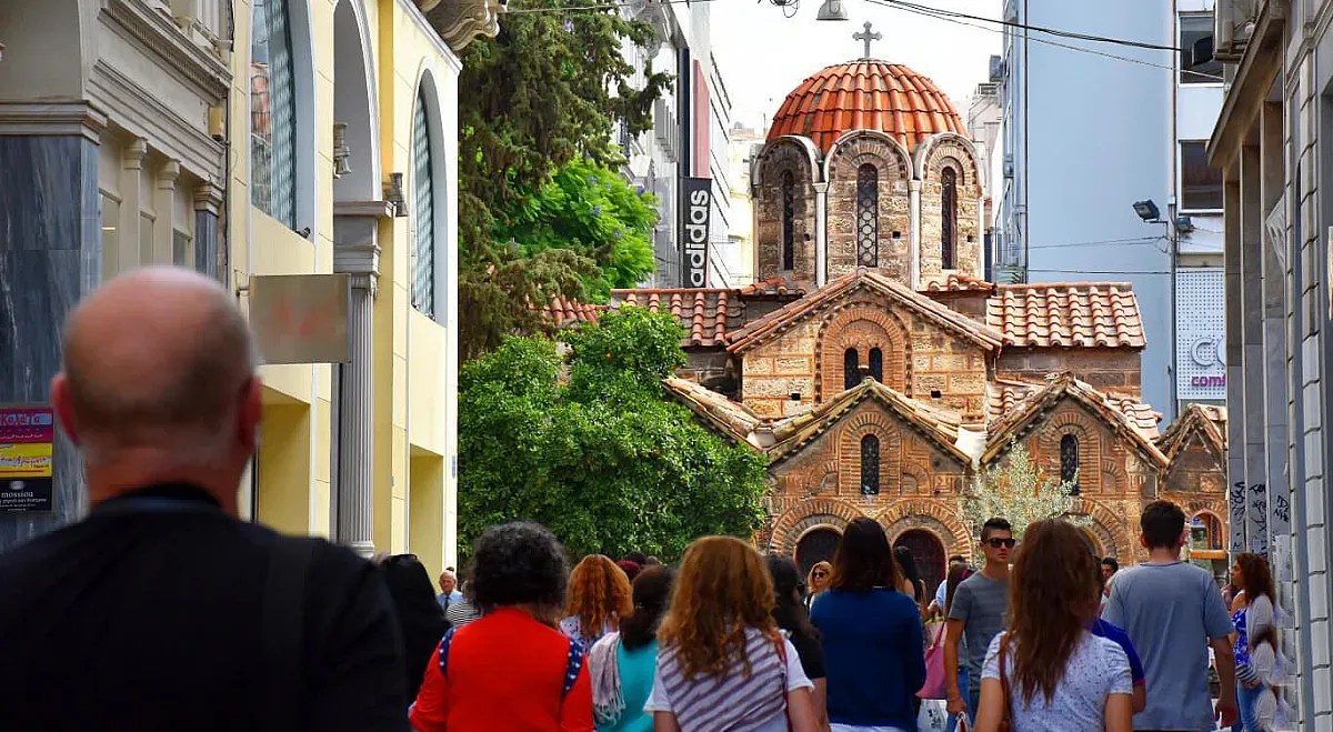 Гърците побягнаха на Богородица, в Атина останаха само туристите