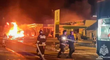 Опасност от взрив! Пожар до бензиностанция