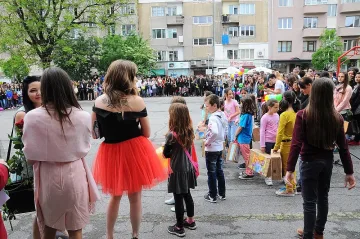 Шопинг истерия! Родителите полудяха