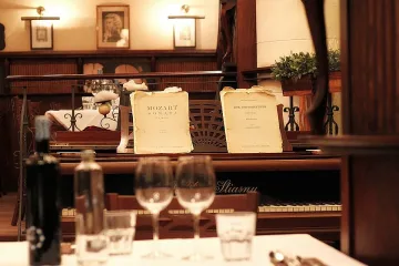 Ново 20! В Барселона забраняват да вечеряш сам