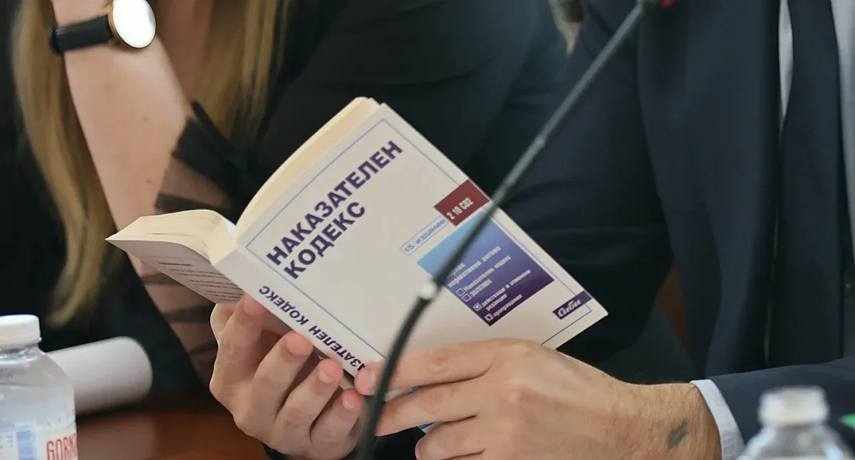 Парламентът се събира извънредно. Гласуват важни промени