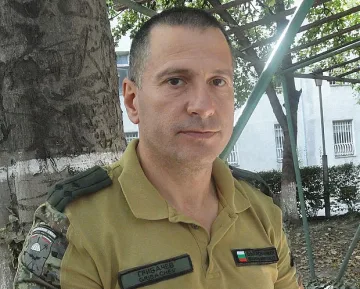 Дядо падна в река, спаси го именит полковник