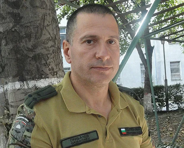 Дядо падна в река, спаси го именит полковник