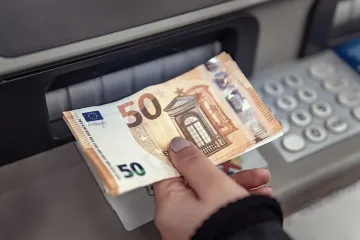Нова средна заплата и линия на бедност у нас