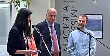 Как наш художник в САЩ обрисува България