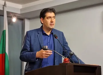 БСП показа червен картон на Борис Бонев. Ами сега?
