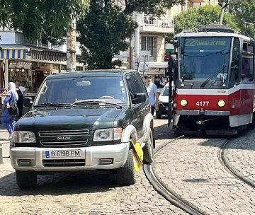 "Уникално" паркиране направи варненец на Женския пазар
