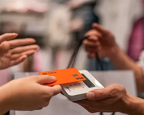 Дебитна карта neon на tbi bank вече позволява пазаруване с до 110-дневно безлихвено финансиране от банката