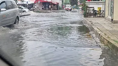 Слънчев бряг под вода, летовниците в паника