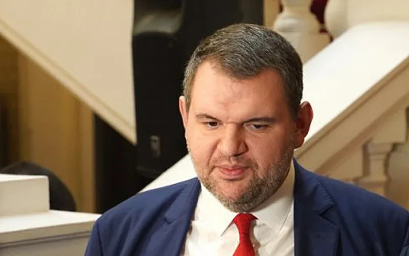 Черно и бяло за ЧРД на Пеевски