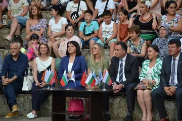 Трима дипломати на празник в Момчилград