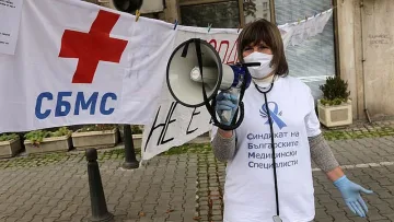 Медици алармират! Спешната помощ под заплаха