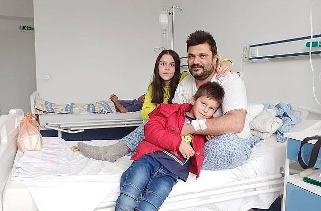 10 000 не стигат на самотен баща, за да спаси ръцете и краката си