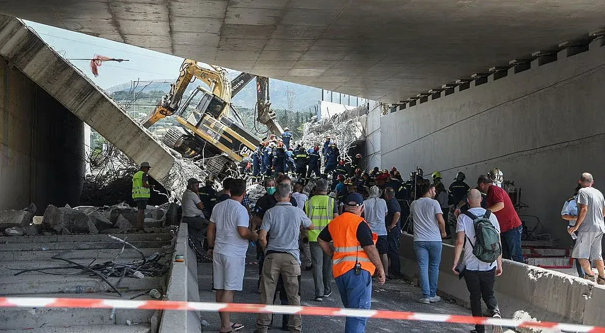 В Гърция е страшно! Мост се срути, има и жертви