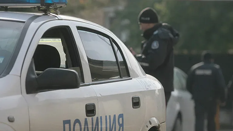 Полицията в гонка с 18-годишен: взел книжка да вози мигранти