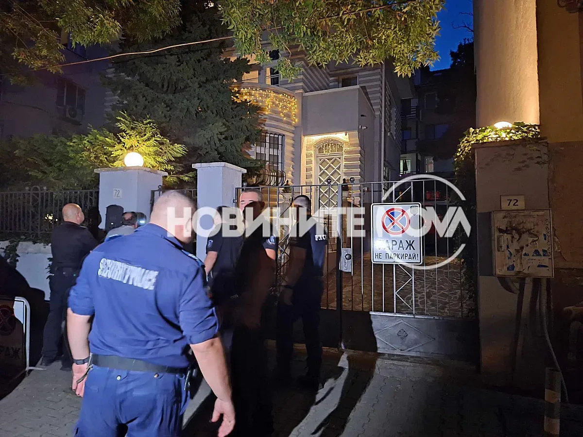 Зрелищно Кристиан Николов бе изведен от дома си