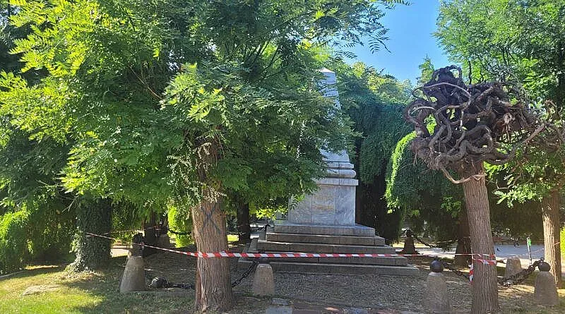 Паметникът посветен на трагичните събития в Стара Загора отново е с компрометирана ограда