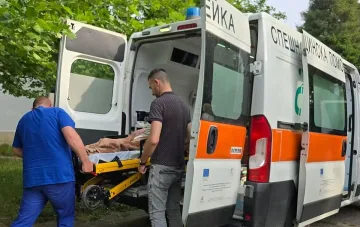 Дете и трима възрастни берат душа след тежък домашен инцидент
