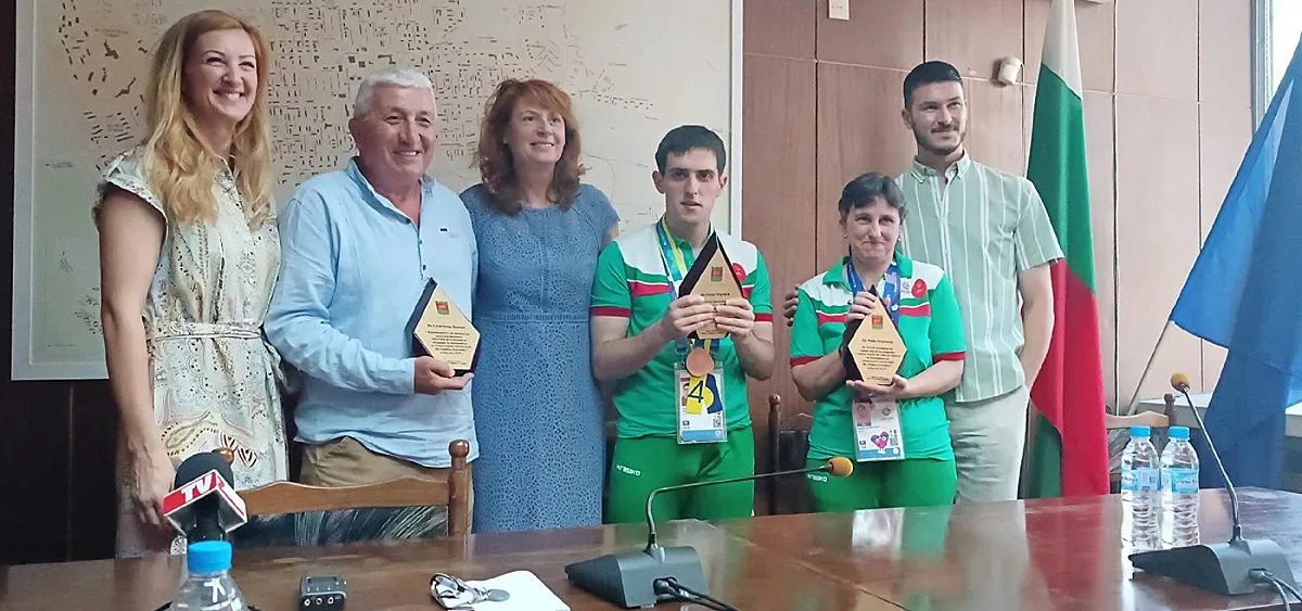 Община Стара Загора с плакети и подаръци за медалистите от „Спешъл Олимпикс“