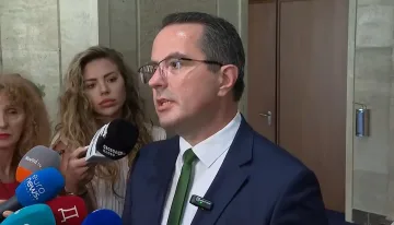 "Възраждане" порязаха МЕЧ! Няма среща за вота на недоверие