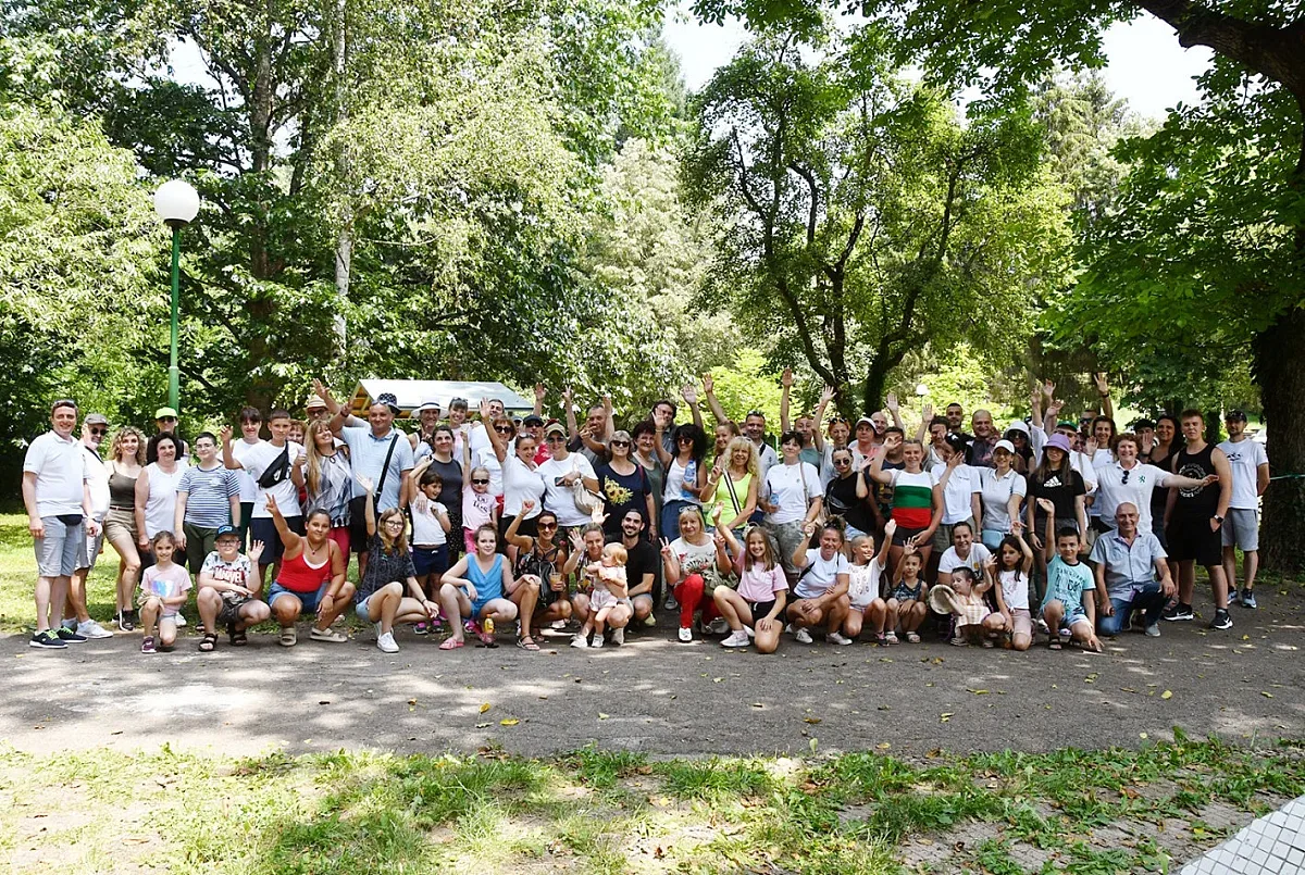 Курортното селище Старозагорски бани получи дарение на паркова мебел