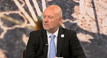 Военният министър се хвана за главата заради думи на Румен Радев