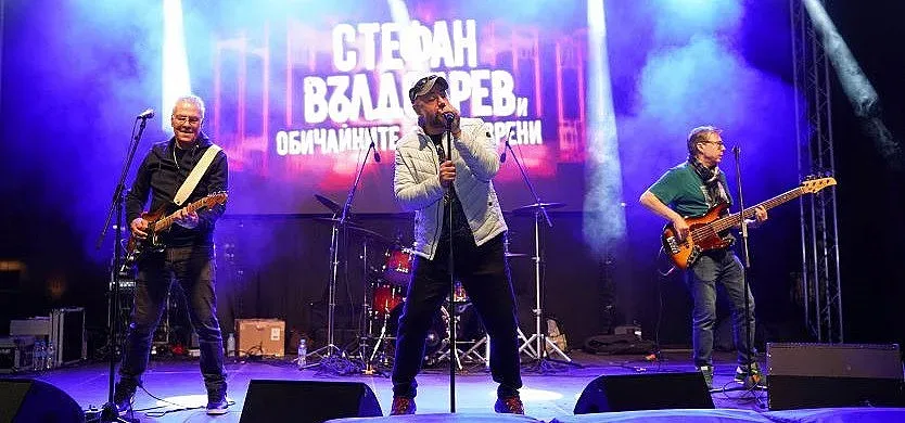 Вълдобрев и "Обичайните заподозрени" плажуват на Коледа