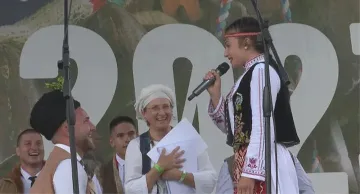 Целият събор на Рожен говори за двама млади. Изненадата