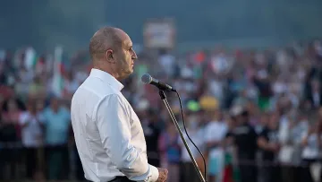 Жега на Рожен! Радев скочи на властта, нападна Украйна