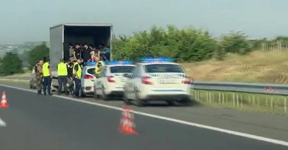 Нов екшън с мигранти. Хванаха цял камион