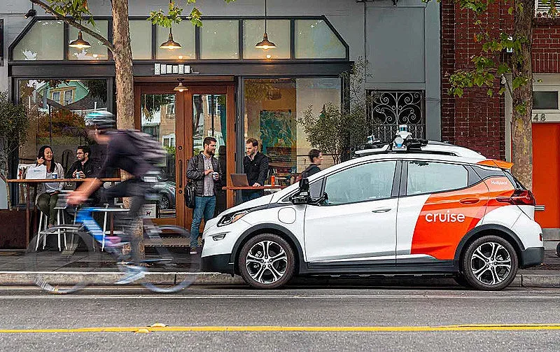 Cruise и Waymo обявиха хората за лоши шофьори и призоваха за въвеждане на повече безпилотни таксита
