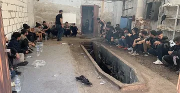 Полицията удари депо за нелегални мигранти, 40 са в капан