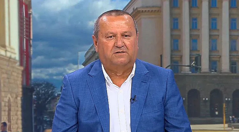 Адемов с предупреждение за пенсиите. Два капана