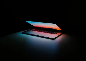 Трябва бързо да ъпдейтнете софтуера си, ако имате продукт на Apple iPhone, iPad или Mac
