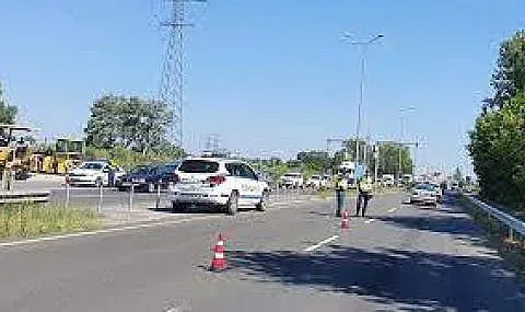 Напрежение! Блокираха пътя за Созопол