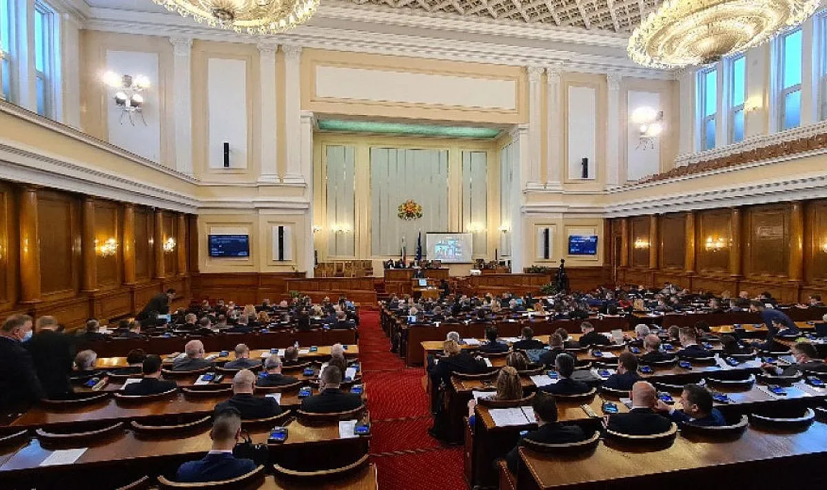 Свикаха на пожар парламента! Причината