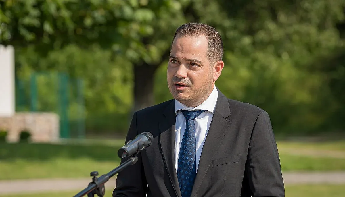 МВР министърът шокира! Атакуват ни орди нелегални мигранти