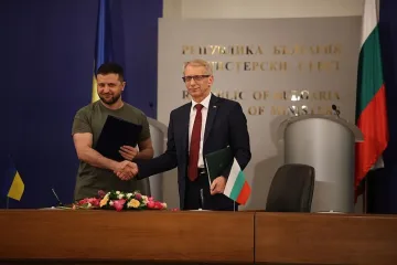 Извънредно в МС! Какво подписаха Зеленски и Денков