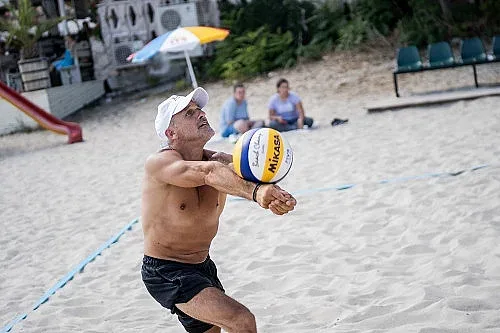 Звездният дует Йовчев-Пушката с 20 минутни видео тренировки за лятото