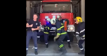 Огнеборци изтрещяха! Как гасят пожара