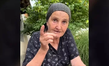 Новата сензация в ТикТок! 8 милиона души са луди по тази баба ВИДЕО