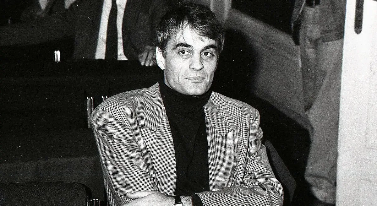 Константин Мишев с разказ утопия. Присмя се на политиците