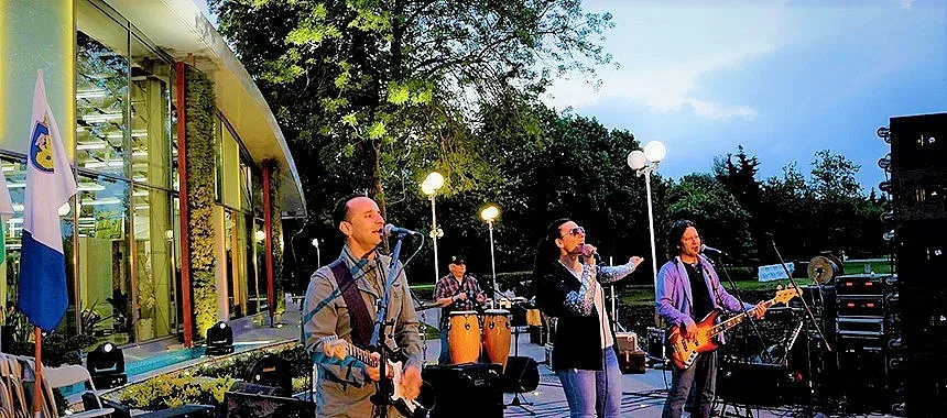 Днес група "Горещ пясък" дава начало на концертите си на открито