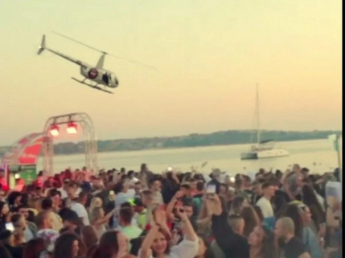 Заради хеликоптера с парите! Падна главата на важен началник