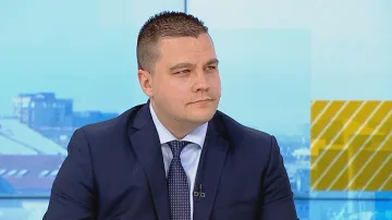 Балабанов удари по масата - оставка на шефа на АПИ