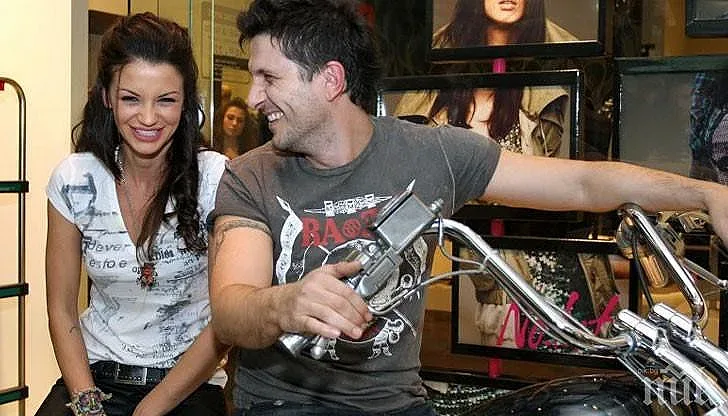 Блатечки на крилете на любовта! Коя е новата му любима